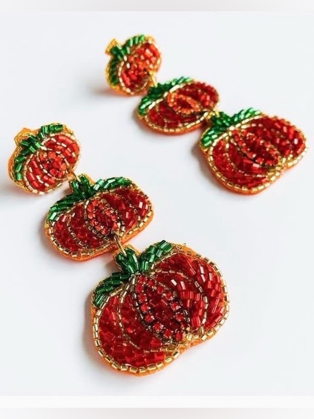 Fall Halloween Beaded Descending Pumpkin Drop Earrings in Orange and Green NWT